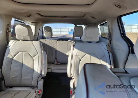 2017 Chrysler Pacifica Limited z USA, uszkodzony, nr VIN 2C4RC1GG2HR787932